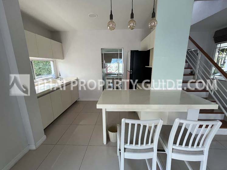 House with Shared Pool in Bangnatrad 